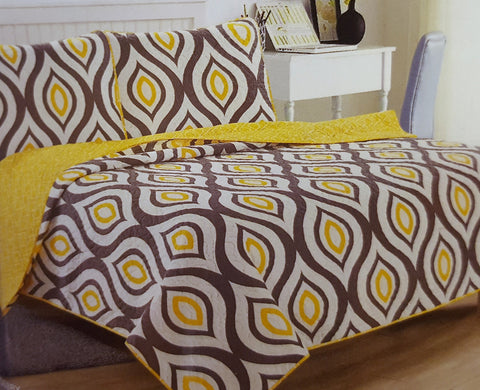 Comfortable Elegance Yellow Eye Queen Size Reversible 3-Piece Quilt Set: 1 Quilt (86" x 86") and 2 Pillow Shams (20" x 26")