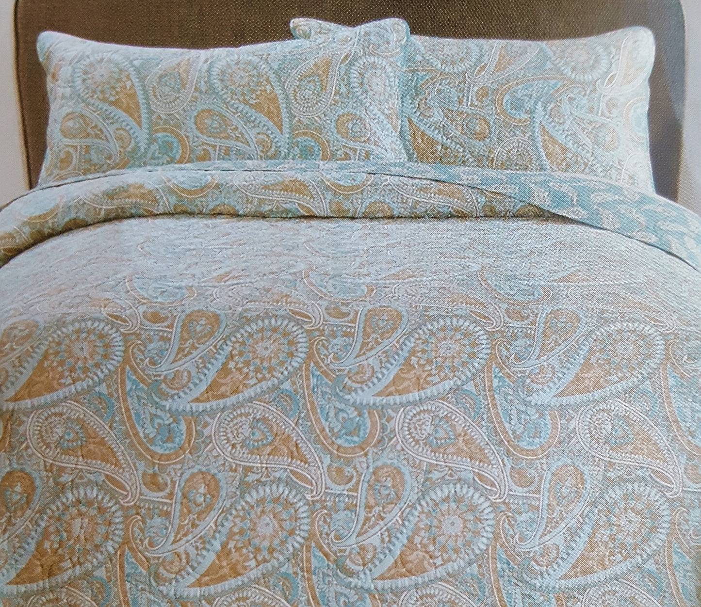 Comfortable Elegance Teal Paisley Queen Size Reversible 3-Piece Quilt Set: 1 Quilt (86" x 86") and 2 Pillow Shams (20" x 26")